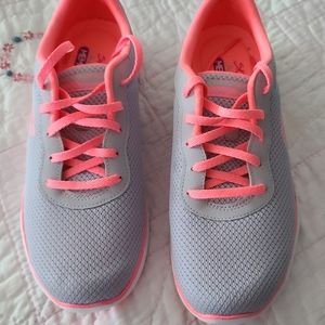 Skechers Gray Coral Pink Memory Foam NEW Size 9 9M